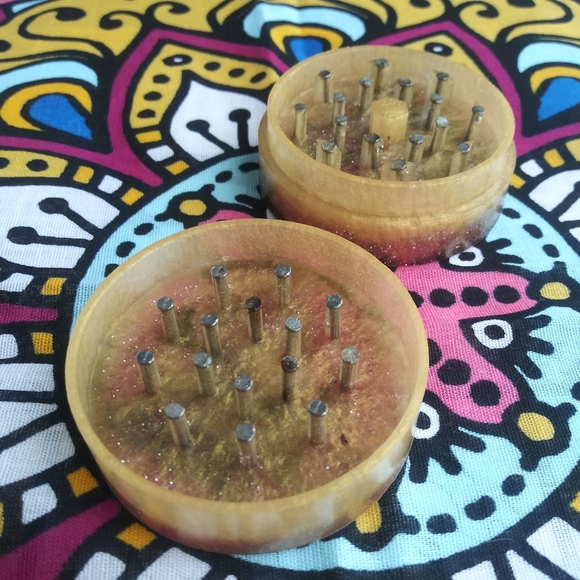 Spice Grinder Epoxy Resin Art 420 Bud Flower Grinders Handmade Pocket - Picture 7 of 16